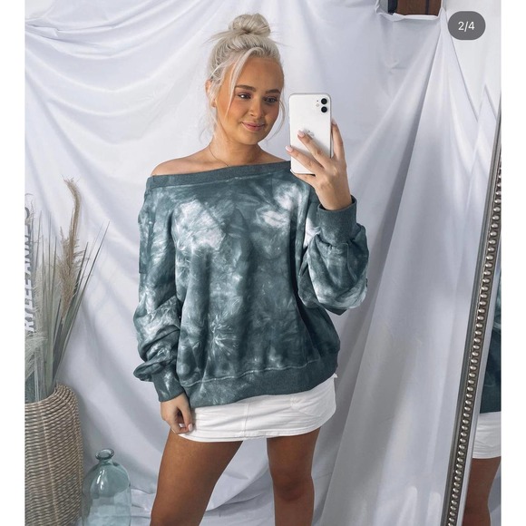 Reversible black and white tie dye crisscross cutout sweatshirt - Picture 3 of 11